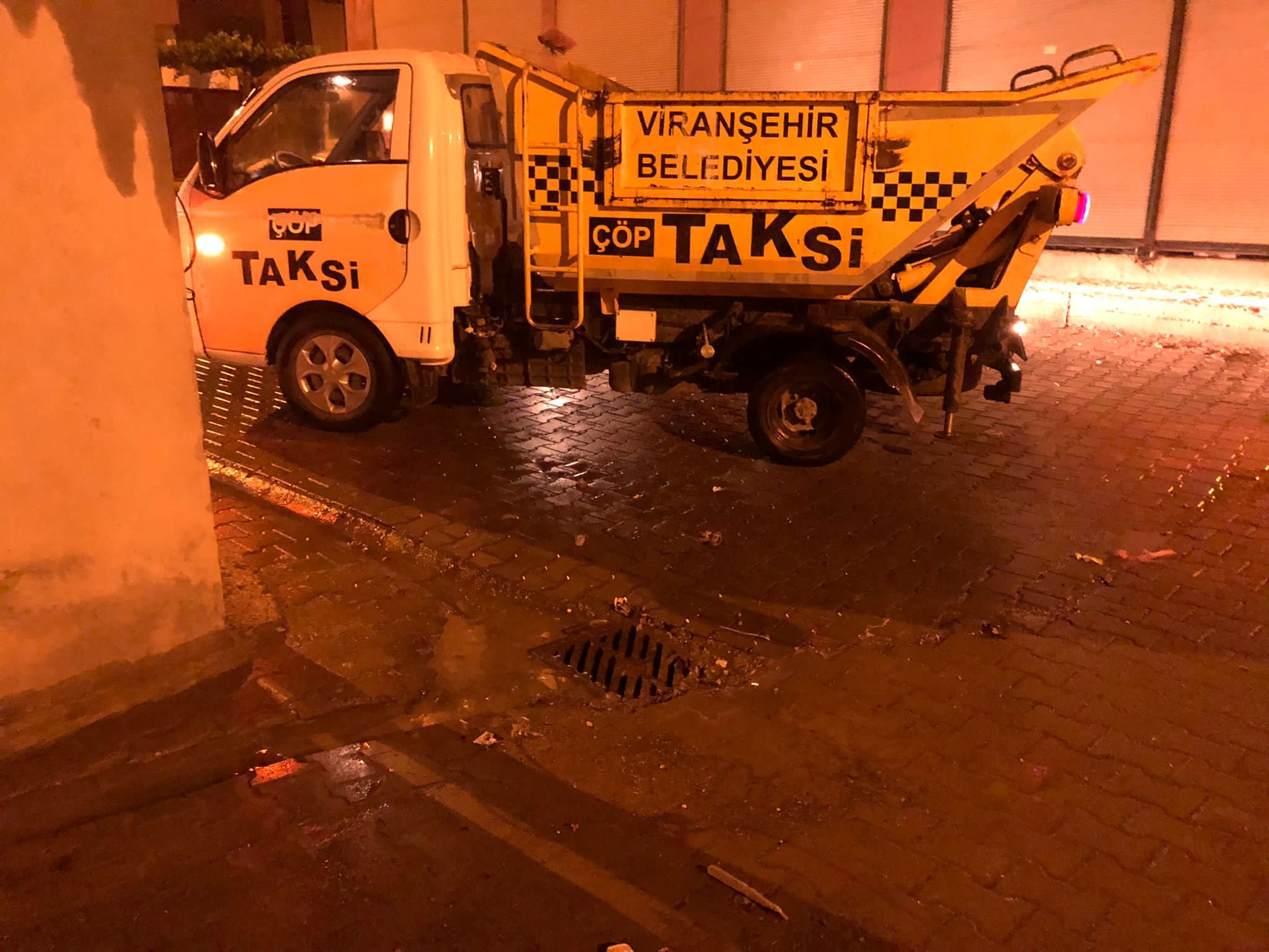 Viranşehir Belediyesi, kanal ve ızgara temizliği için ekiplerini seferber etti