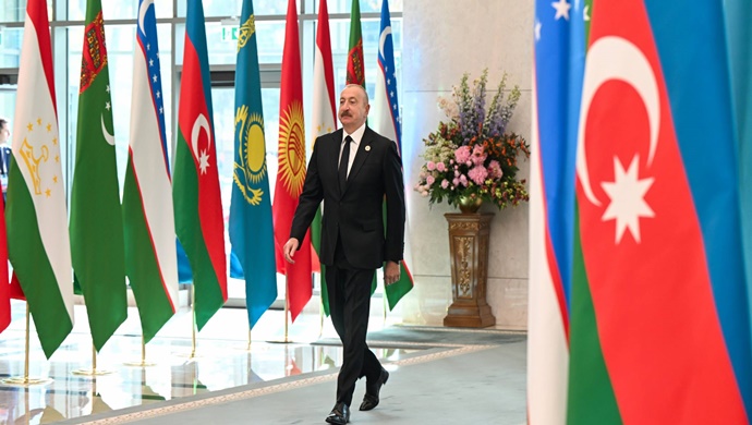 İlham Aliyev, Taşkent Kongre Merkezi’ne geldi